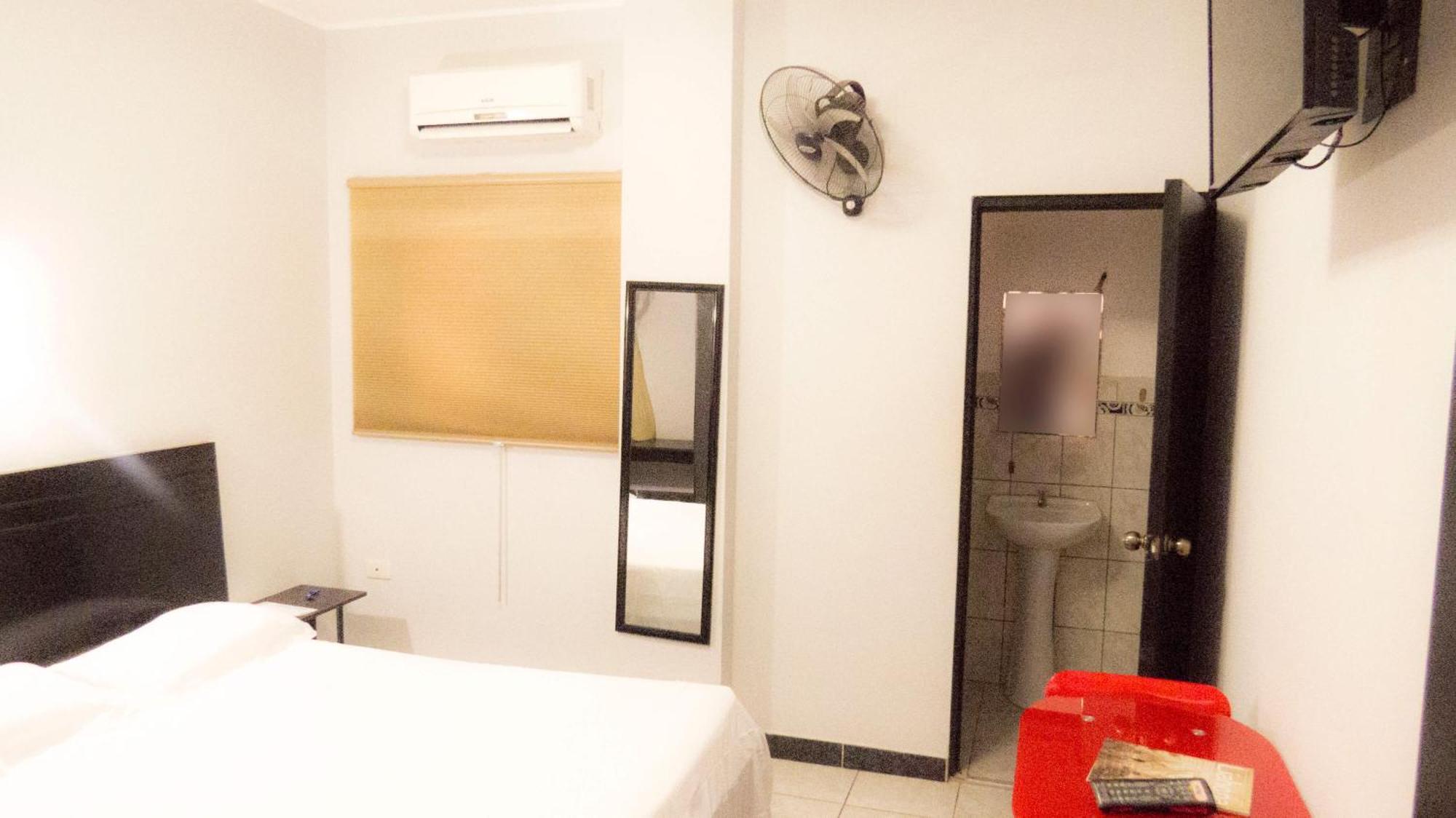 Jer'S Hostal Тумбес Экстерьер фото