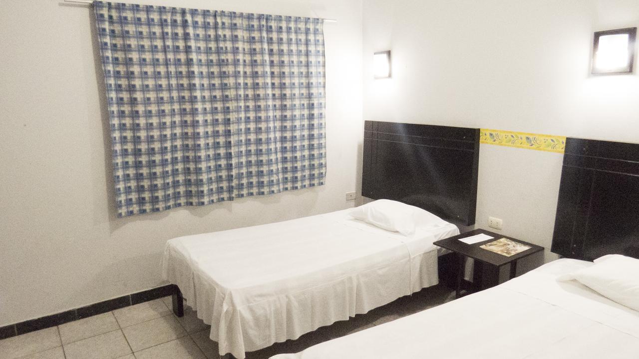 Jer'S Hostal Тумбес Экстерьер фото