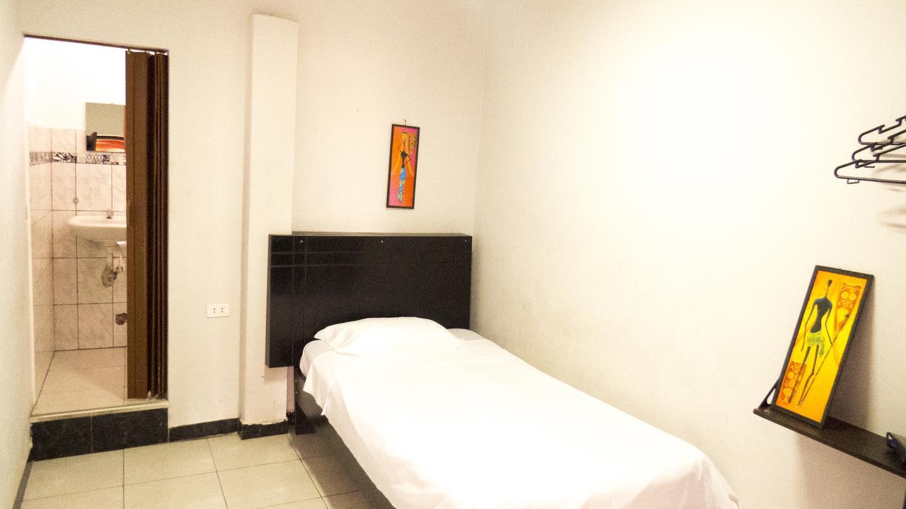 Jer'S Hostal Тумбес Экстерьер фото