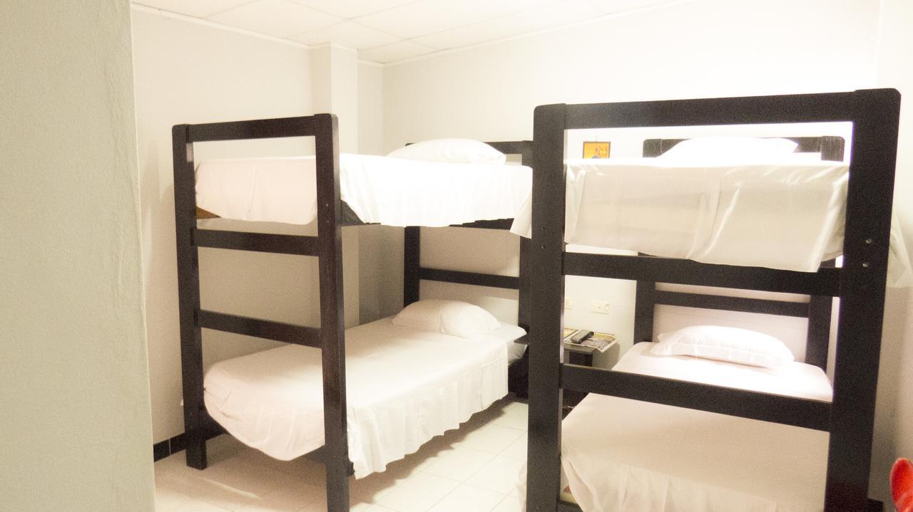 Jer'S Hostal Тумбес Экстерьер фото