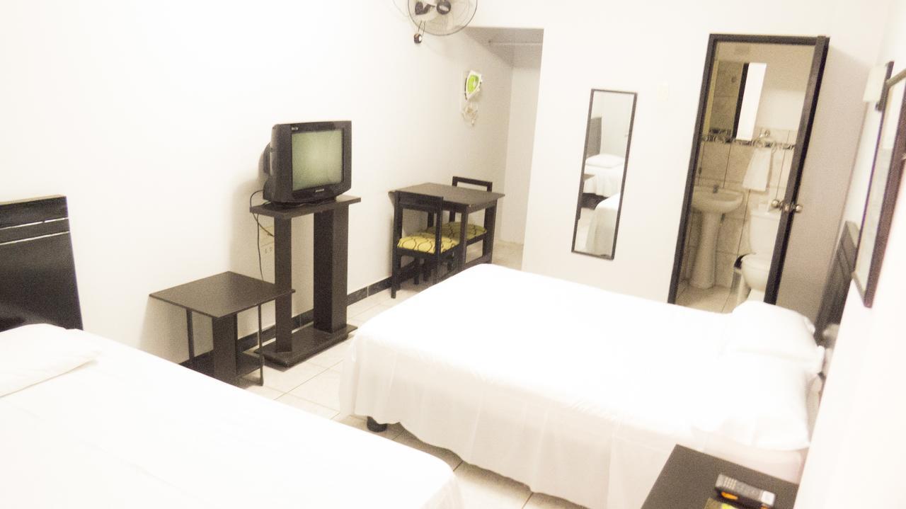 Jer'S Hostal Тумбес Экстерьер фото