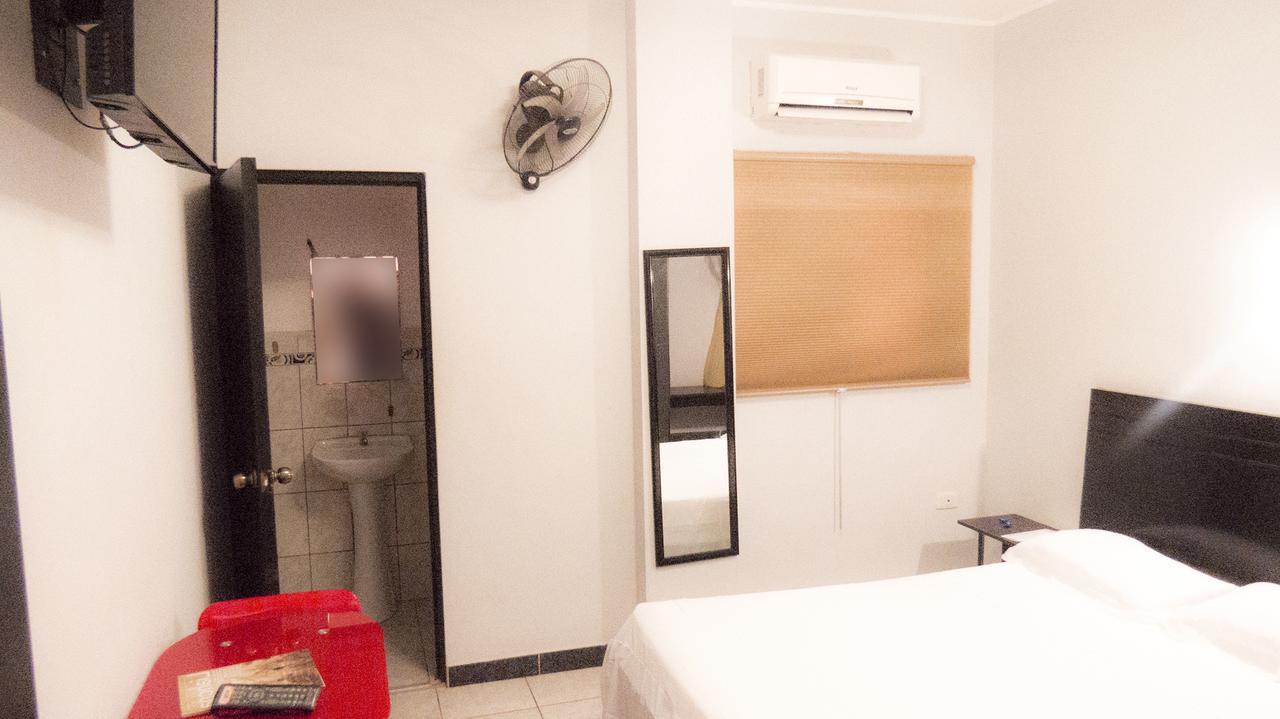 Jer'S Hostal Тумбес Экстерьер фото