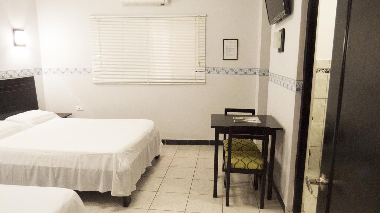 Jer'S Hostal Тумбес Экстерьер фото