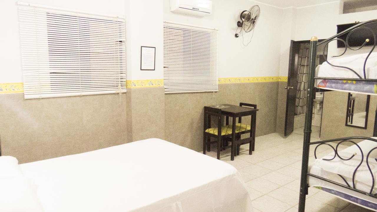 Jer'S Hostal Тумбес Экстерьер фото