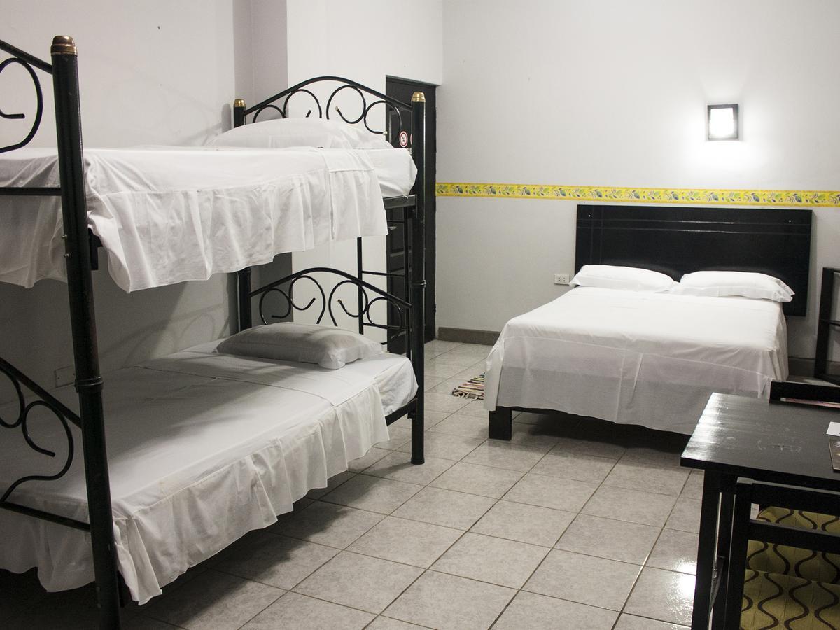 Jer'S Hostal Тумбес Экстерьер фото