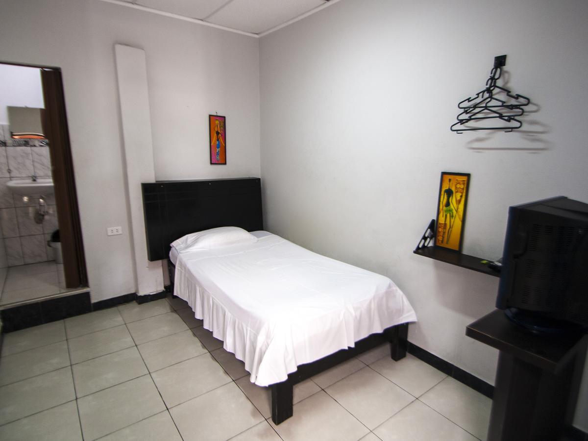 Jer'S Hostal Тумбес Экстерьер фото