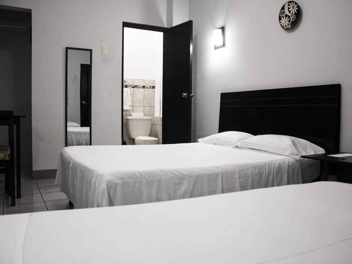 Jer'S Hostal Тумбес Экстерьер фото