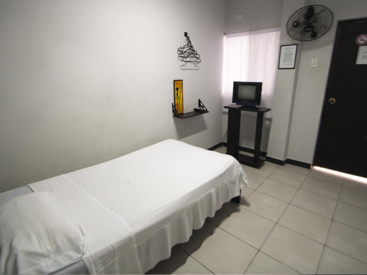 Jer'S Hostal Тумбес Экстерьер фото